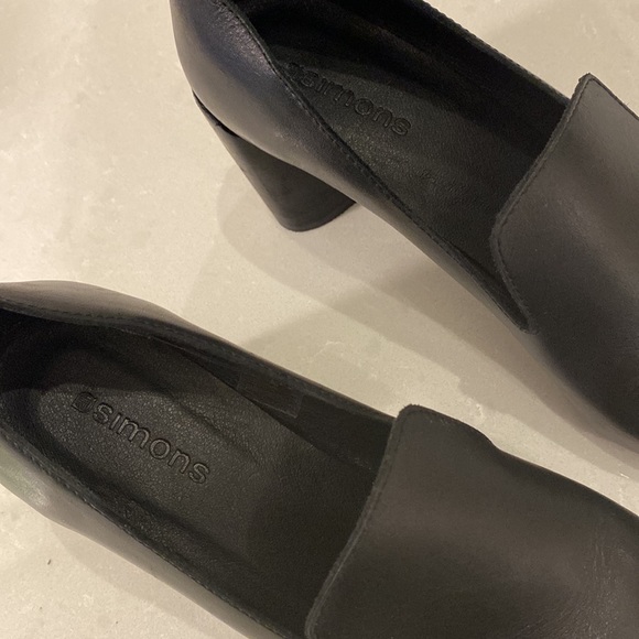 Worn Once, Simons black leather pump, made in Portugal - Picture 5 of 9